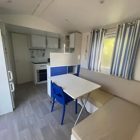 Camping De L'Arnel Villeneuve-les-Maguelonne Room photo